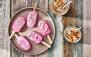 Rezeptbild: Saftige Cakesicles – Kuchen am Stiel