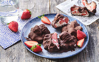 Rezeptbild: Frozen Strawberry Bites mit Schokolade