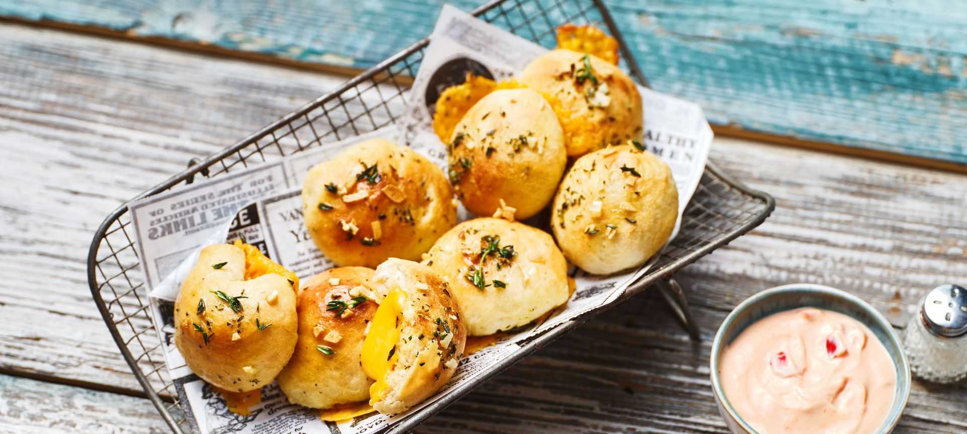 Rezeptbild für Gefüllte Käsebällchen mit Knoblauch