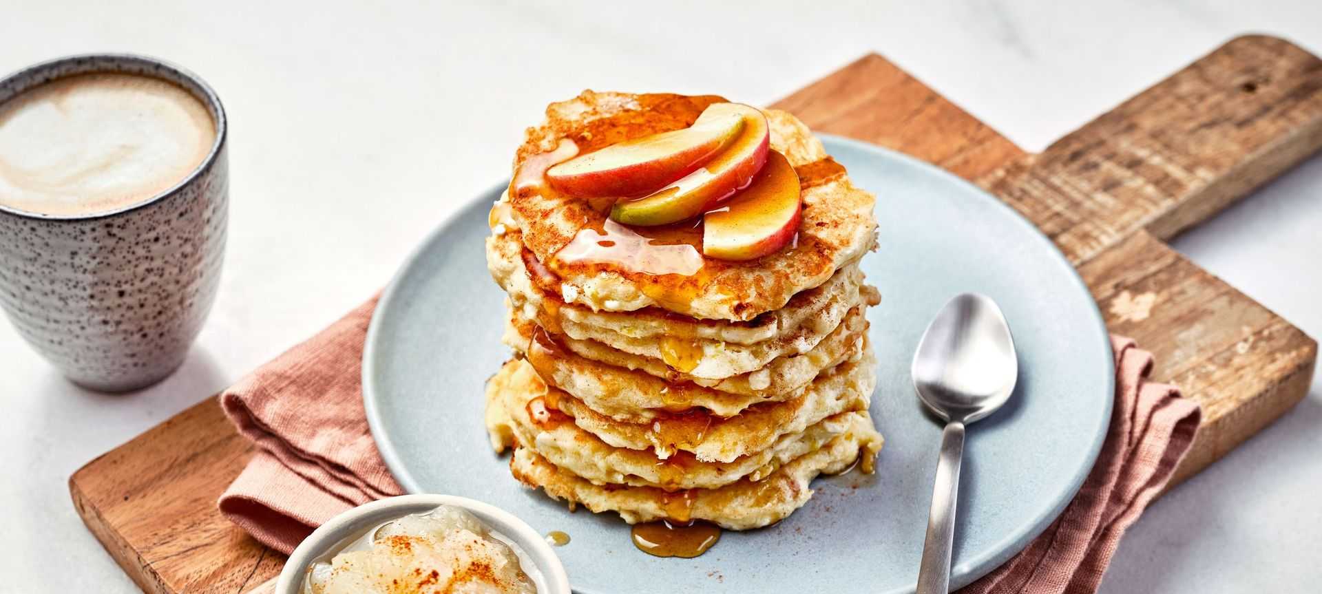 Rezeptbild für Fluffige Apfel Pancakes mit Körnigem Frischkäse