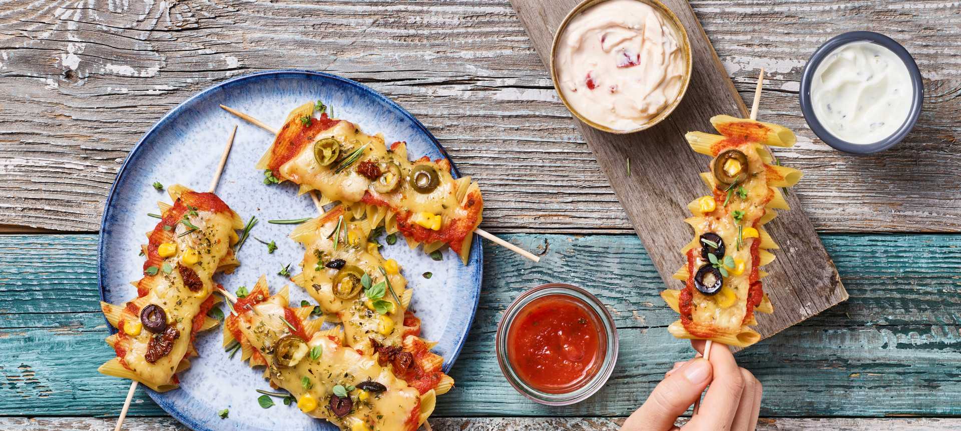 Rezeptbild für Schnelle Nudelspieße – Pizza-Pasta-Sticks